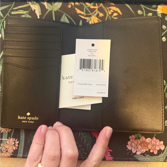 Kate spade passport holder - Picture 3 of 3